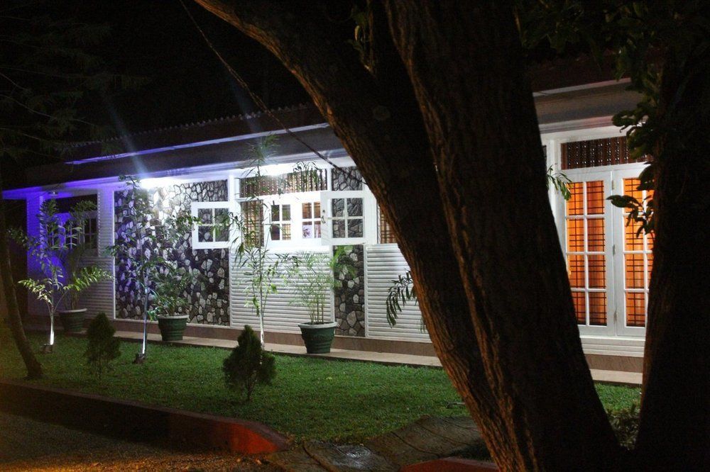 Nirmala Hotel And Restaurant Polonnaruva Kültér fotó