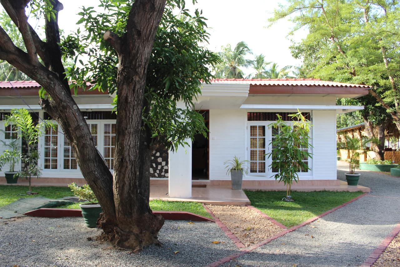 Nirmala Hotel And Restaurant Polonnaruva Kültér fotó