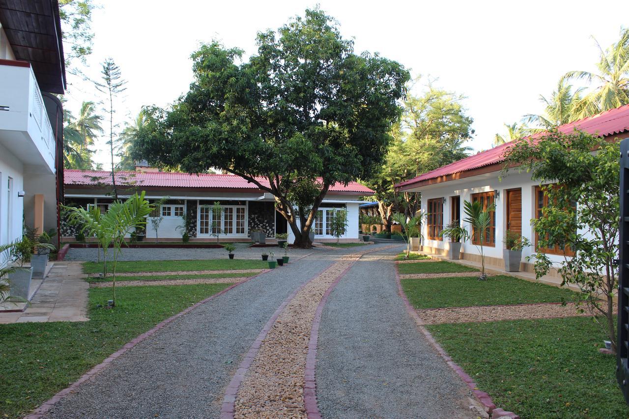 Nirmala Hotel And Restaurant Polonnaruva Kültér fotó