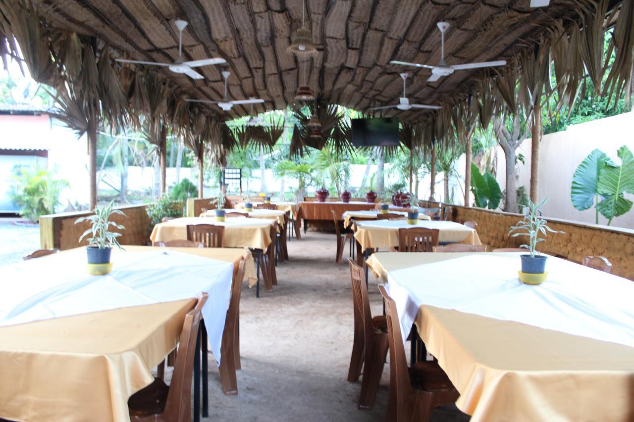 Nirmala Hotel And Restaurant Polonnaruva Kültér fotó