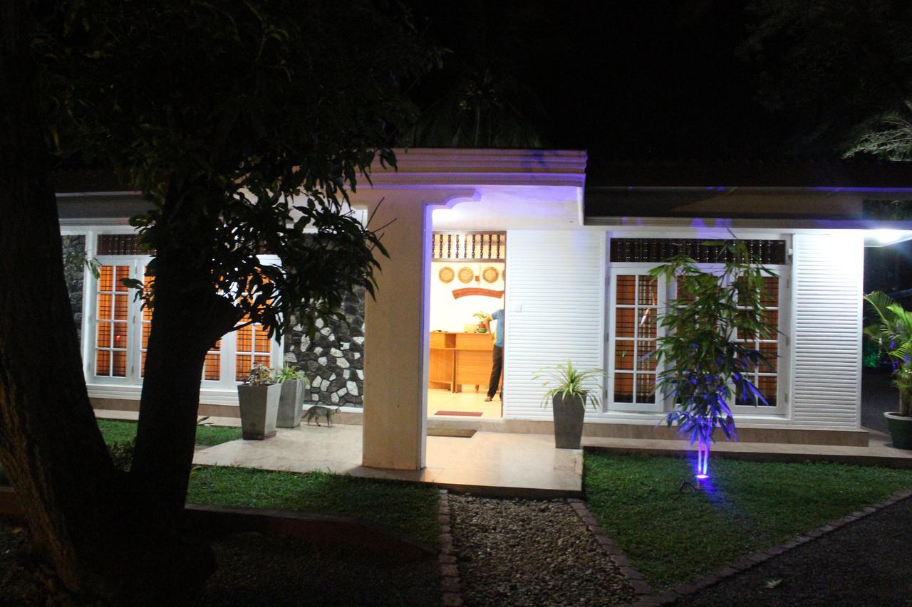 Nirmala Hotel And Restaurant Polonnaruva Kültér fotó