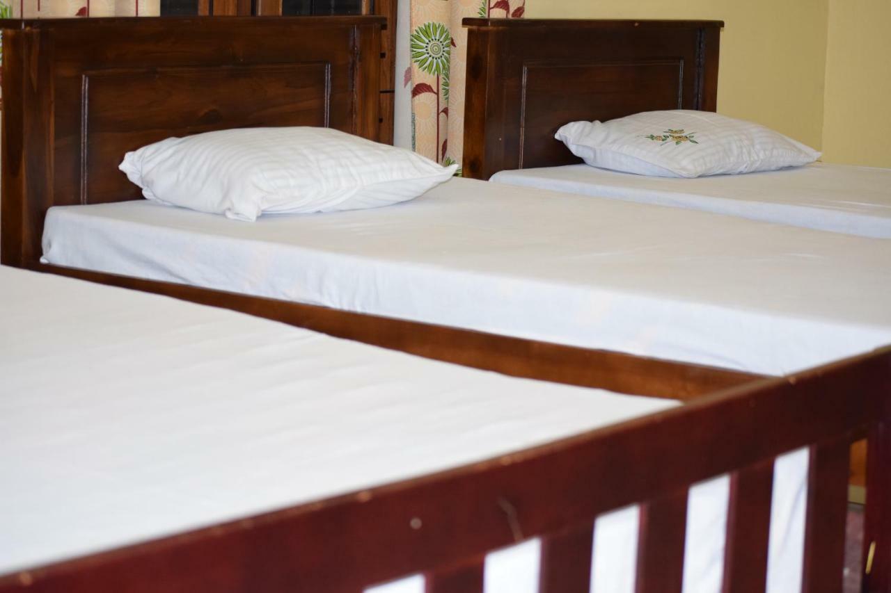 Nirmala Hotel And Restaurant Polonnaruva Kültér fotó